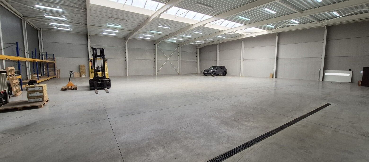 Bedrijfsgebouw te huur in Bree