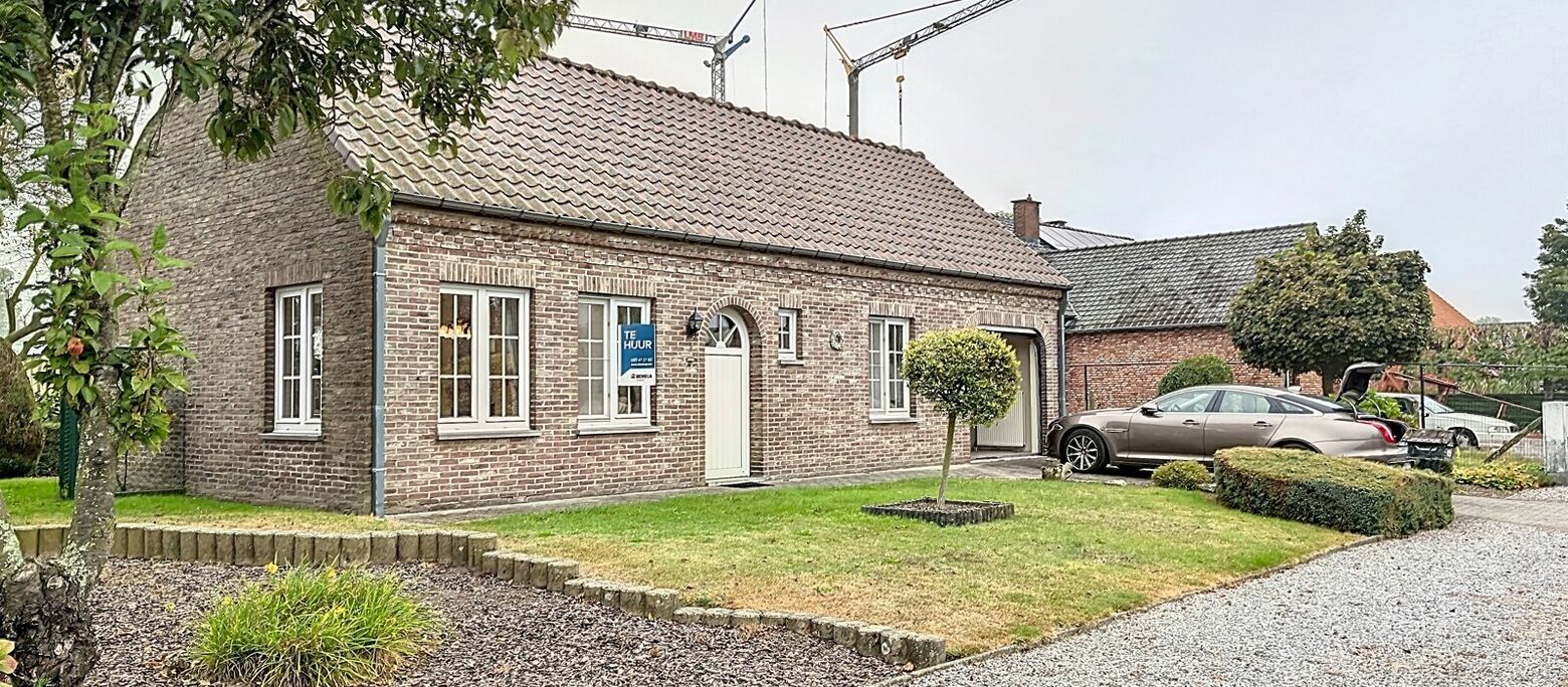 Deze Gezellige en knusse gelijkvloerse woning met 1 slaapkamer en een kleine tuin gelegen net buiten het centrum van Meeuwen, is ideaal voor een alleenstaande of een koppel.

De woning is gelegen in een rustige woonstraat net buiten het centrum van Meeuwe