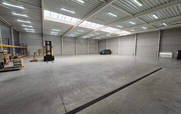 Bedrijfsgebouw te huur in Bree