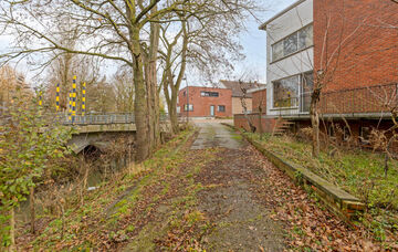 Charmante vrijstaande woning met handelspand in het hart van Kortenaken – voormalig “Kleding Arnauts”

Deze vrijstaande woning met handelspand bevindt zich op een unieke locatie in het centrum van Kortenaken, vlak naast de Sint-Amor kerk en de rivie