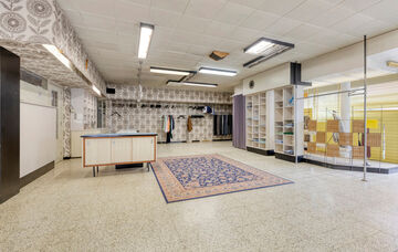 Charmante vrijstaande woning met handelspand in het hart van Kortenaken – voormalig “Kleding Arnauts”

Deze vrijstaande woning met handelspand bevindt zich op een unieke locatie in het centrum van Kortenaken, vlak naast de Sint-Amor kerk en de rivie