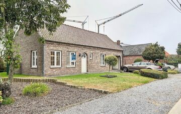 Deze Gezellige en knusse gelijkvloerse woning met 1 slaapkamer en een kleine tuin gelegen net buiten het centrum van Meeuwen, is ideaal voor een alleenstaande of een koppel.

De woning is gelegen in een rustige woonstraat net buiten het centrum van Meeuwe
