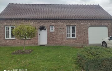 Deze Gezellige en knusse gelijkvloerse woning met 1 slaapkamer en een kleine tuin gelegen net buiten het centrum van Meeuwen, is ideaal voor een alleenstaande of een koppel.

De woning is gelegen in een rustige woonstraat net buiten het centrum van Meeuwe