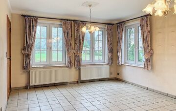 Deze Gezellige en knusse gelijkvloerse woning met 1 slaapkamer en een kleine tuin gelegen net buiten het centrum van Meeuwen, is ideaal voor een alleenstaande of een koppel.

De woning is gelegen in een rustige woonstraat net buiten het centrum van Meeuwe