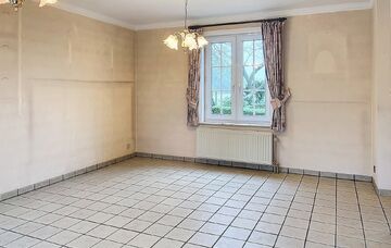 Deze Gezellige en knusse gelijkvloerse woning met 1 slaapkamer en een kleine tuin gelegen net buiten het centrum van Meeuwen, is ideaal voor een alleenstaande of een koppel.

De woning is gelegen in een rustige woonstraat net buiten het centrum van Meeuwe