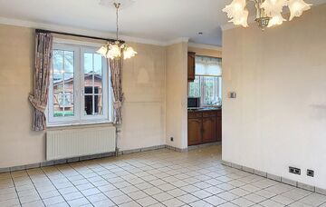 Deze Gezellige en knusse gelijkvloerse woning met 1 slaapkamer en een kleine tuin gelegen net buiten het centrum van Meeuwen, is ideaal voor een alleenstaande of een koppel.

De woning is gelegen in een rustige woonstraat net buiten het centrum van Meeuwe