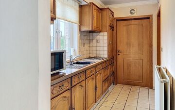 Deze Gezellige en knusse gelijkvloerse woning met 1 slaapkamer en een kleine tuin gelegen net buiten het centrum van Meeuwen, is ideaal voor een alleenstaande of een koppel.

De woning is gelegen in een rustige woonstraat net buiten het centrum van Meeuwe