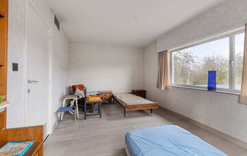 Charmante vrijstaande woning met handelspand in het hart van Kortenaken – voormalig “Kleding Arnauts”

Deze vrijstaande woning met handelspand bevindt zich op een unieke locatie in het centrum van Kortenaken, vlak naast de Sint-Amor kerk en de rivie