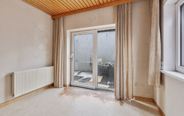 Wil jij graag je eigen zaak met bijhorende woning in het centrum van Maaseik?
Dan is dit je kans!!!

Op een steenworp afstand van de Markt bevindt zich deze sfeervolle handelszaak met bijhorende woning, pal in het hart van Maaseik.
De handelszaak is toega